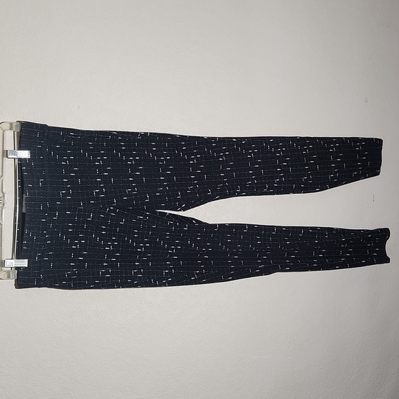 Old Navy Legging Pants Size M Black White print Pull On - Picture 1 of 10